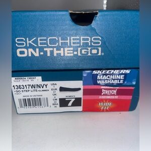 SKECHERS Slip-On Stretch Fit Women's Size 7 W Navy Go Step Lite Glimmer